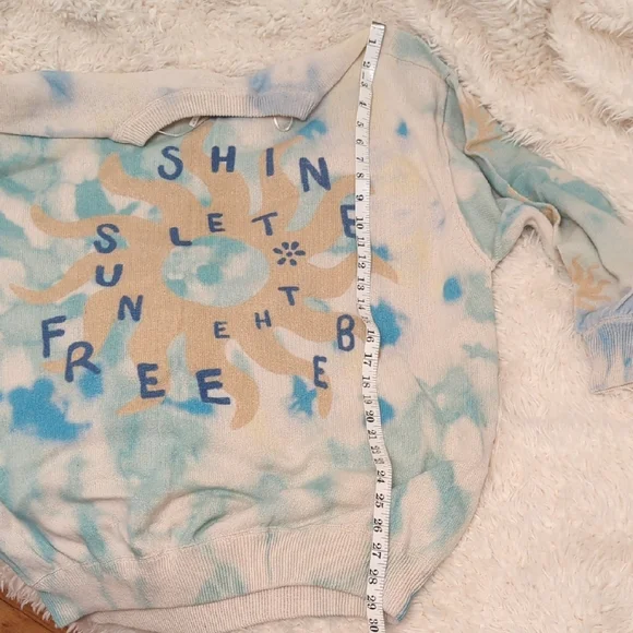 NWOT Free People Blue and Cream Graphic Crewneck Sweater Size Medium - Picture 9 of 11
